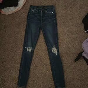 NEVER WORN!!! size 2 women’s AMERICAN EAGLE skinny jeans